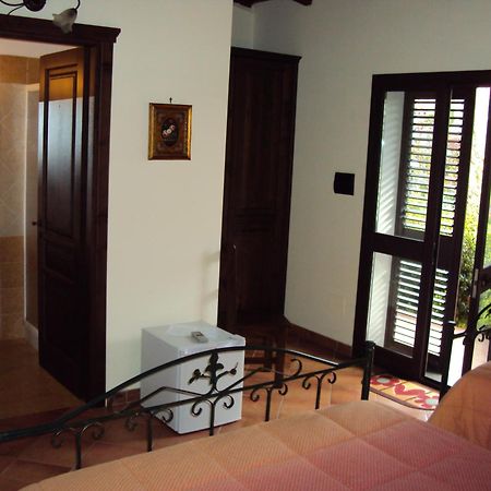 Agriturismo Il Pozzo Antico Mascali Esterno foto