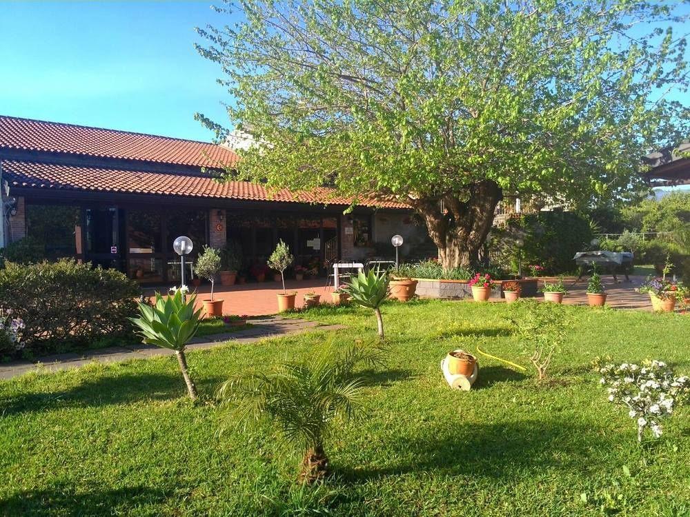 Agriturismo Il Pozzo Antico Mascali Esterno foto
