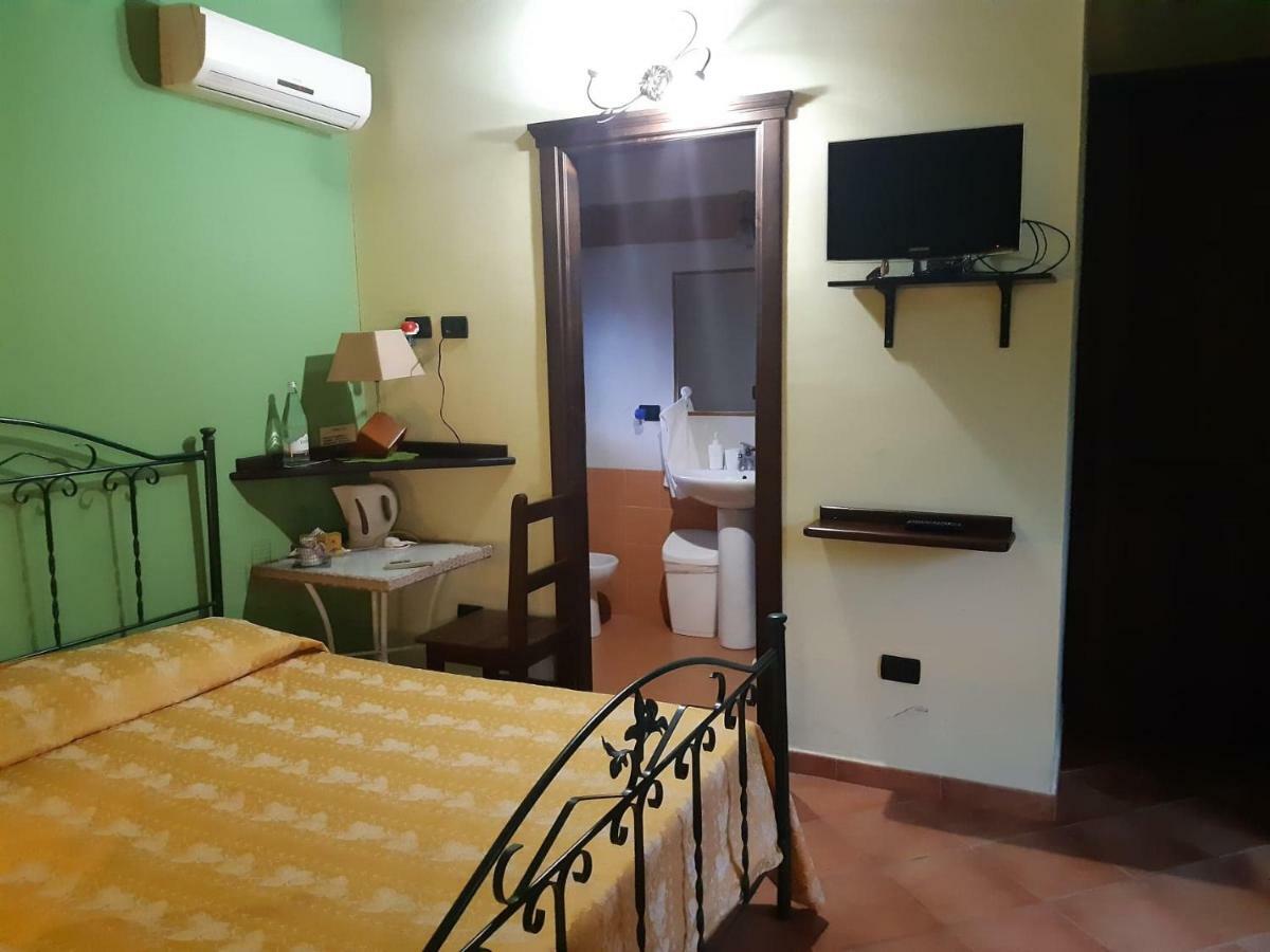 Agriturismo Il Pozzo Antico Mascali Esterno foto