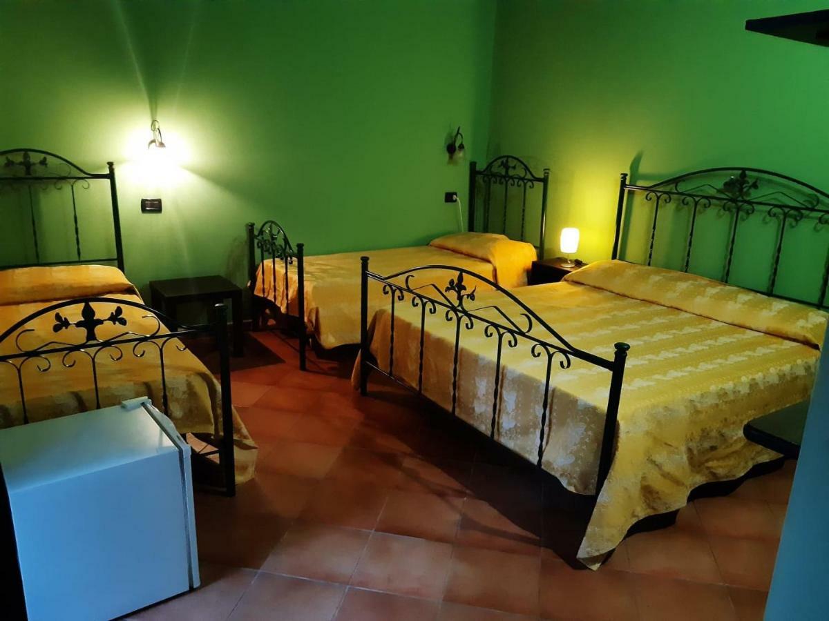 Agriturismo Il Pozzo Antico Mascali Esterno foto